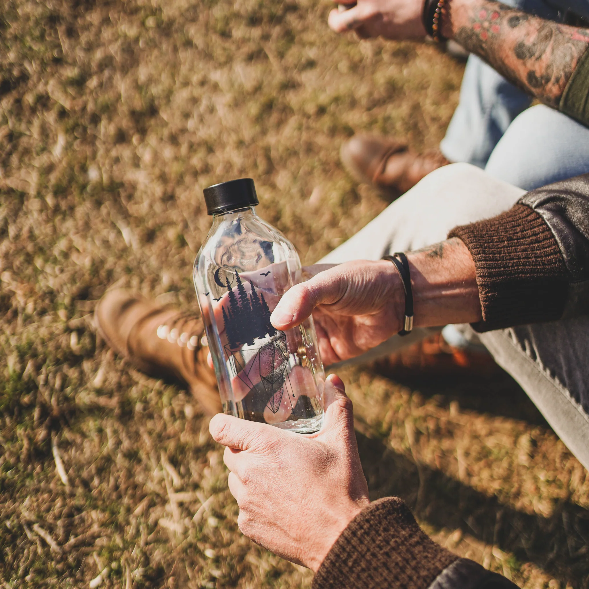 SEPP' x Feinsam - Flache Trinkflasche aus Glas *NEU* - Image 11